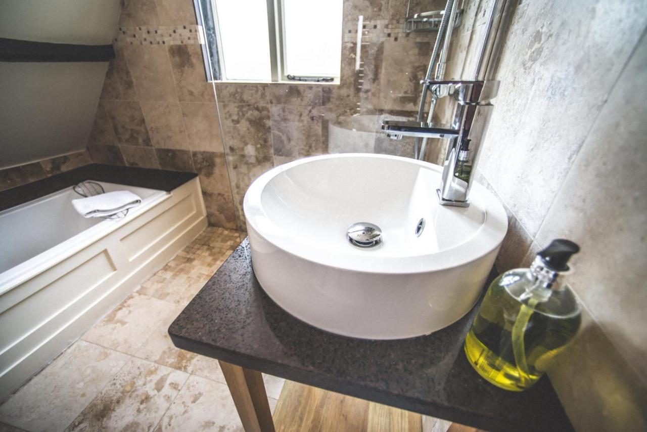 Bed and Breakfast Jeakes House Rye Exterior foto A vessel sink